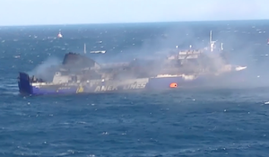 Norman Atlantic, le ultime immagini del traghetto dall'elicottero -VIDEO