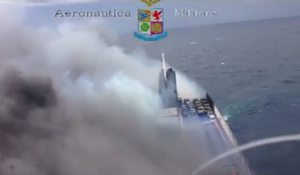 Norman Atlantic, l'HH-139 sorvola il traghetto in fiamme -VIDEO